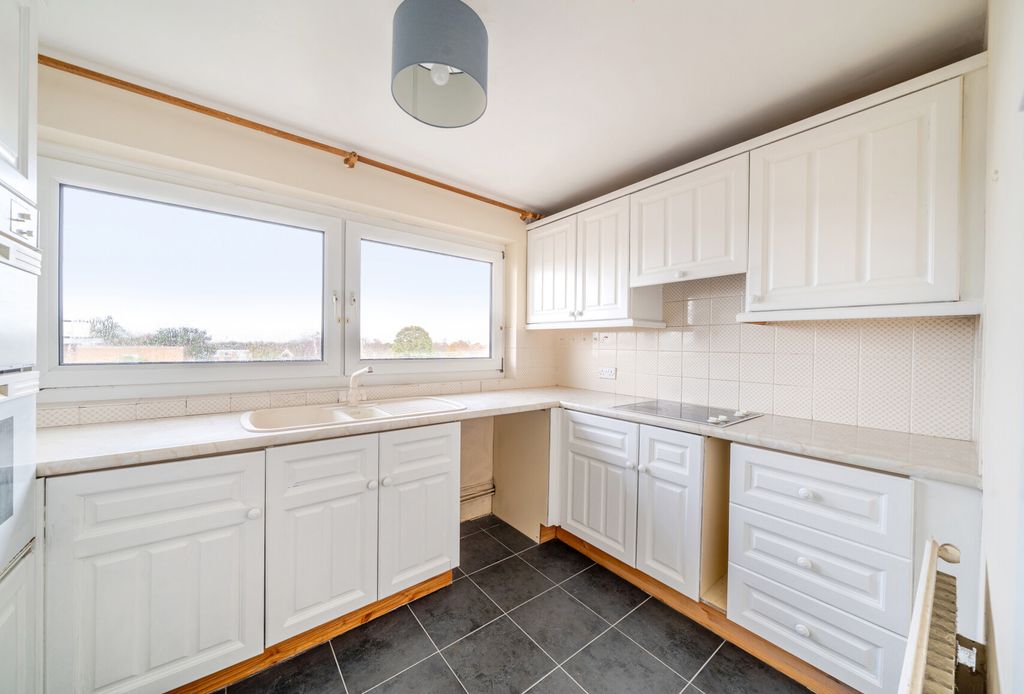 Property photo 2 of 14 Kitchen