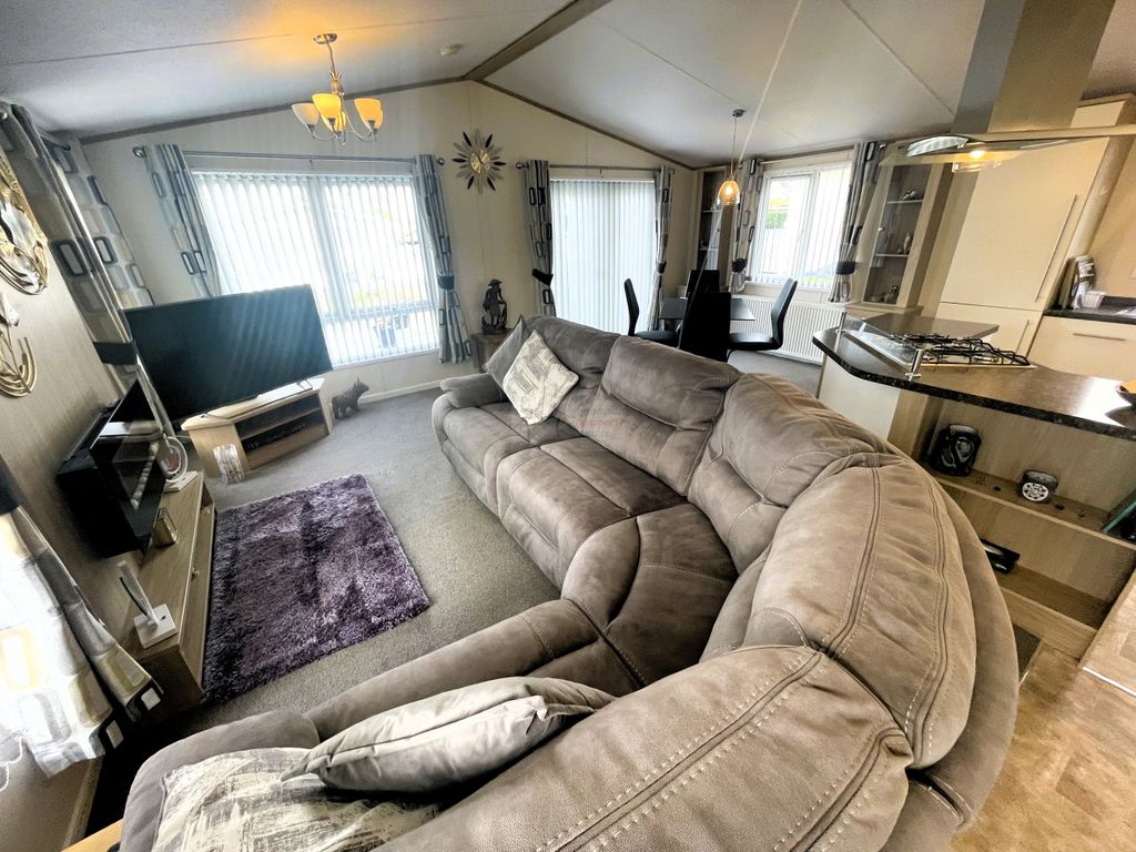 Property photo 2 of 18 Lounge Diner