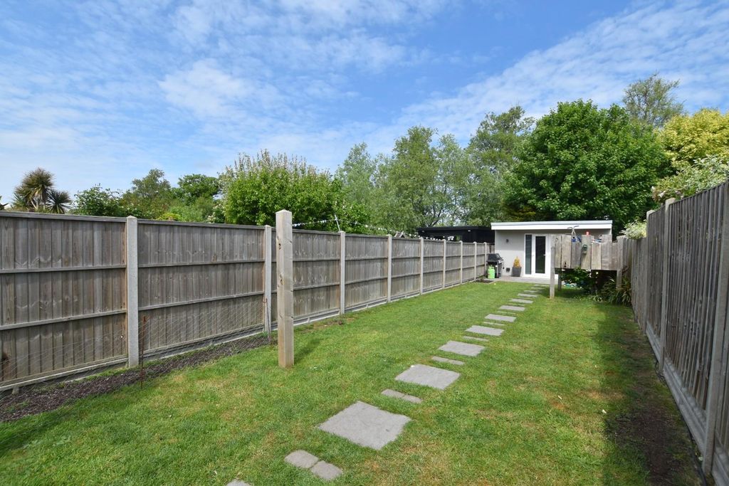 Property photo 3 of 29 Martin View (2).Jpg