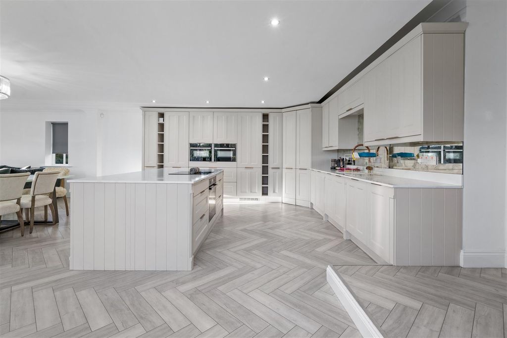 Property photo 3 of 51