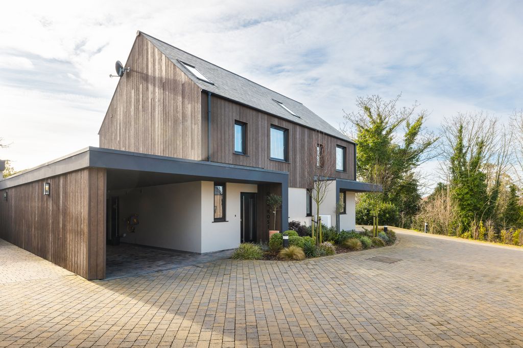 Property photo 1 of 20