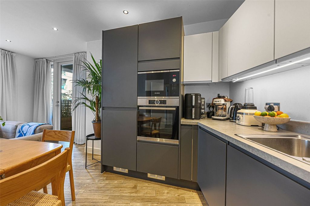 Property photo 3 of 17 Kitchen