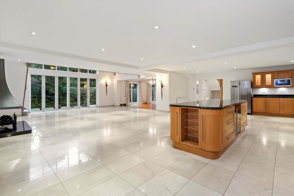 Property photo 3 of 18 Image