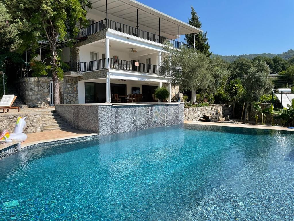 Property photo 1 of 21 Expansive Family  Villa In Koycegiz, Dalyan-Front View