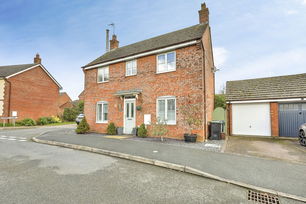 Property photo 1 of 21 Front