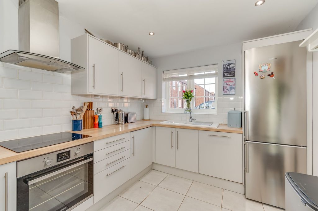 Property photo 2 of 24