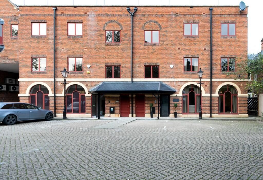 Property photo 1 of 10 Front Of Building