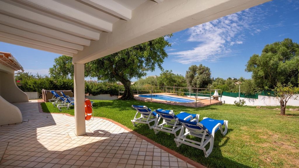 Property photo 1 of 33 Four Bedroom Villa In Albufeira