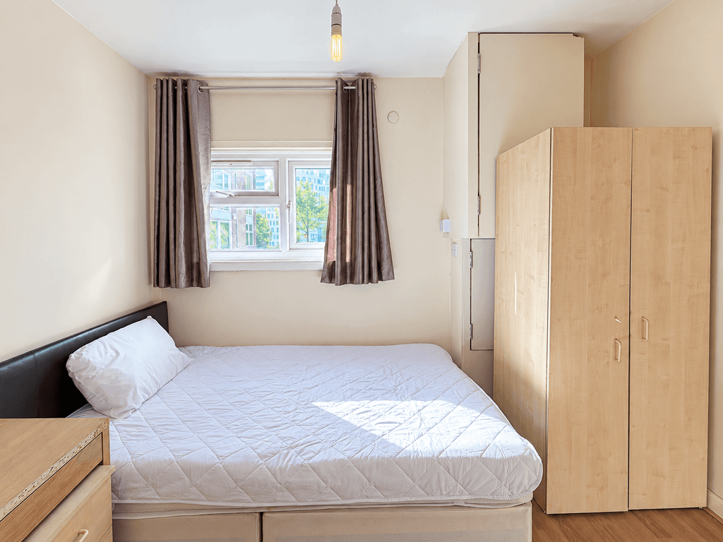 Property photo 1 of 7 Double En-Suite Room For Rent