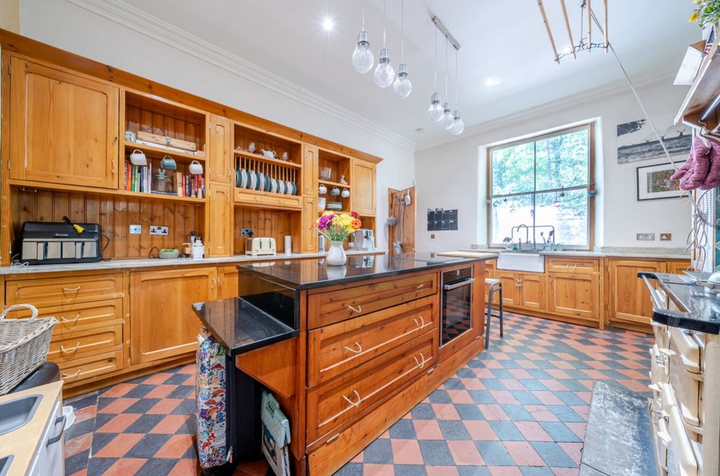 Property photo 2 of 24 Family Kitchen