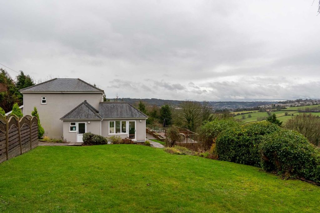 Property photo 2 of 26