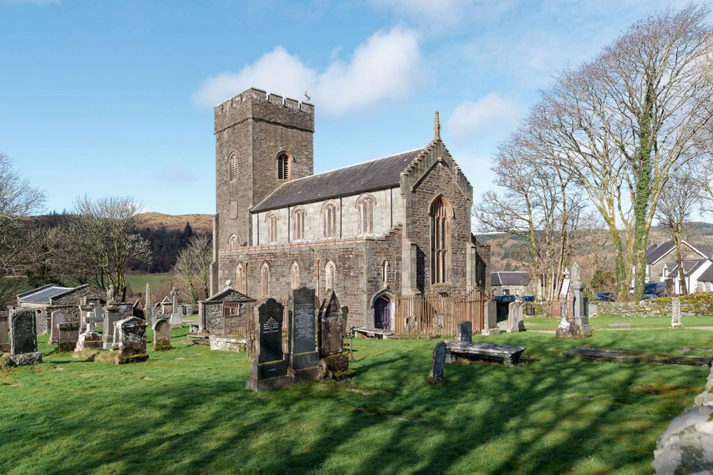 Property photo 1 of 18