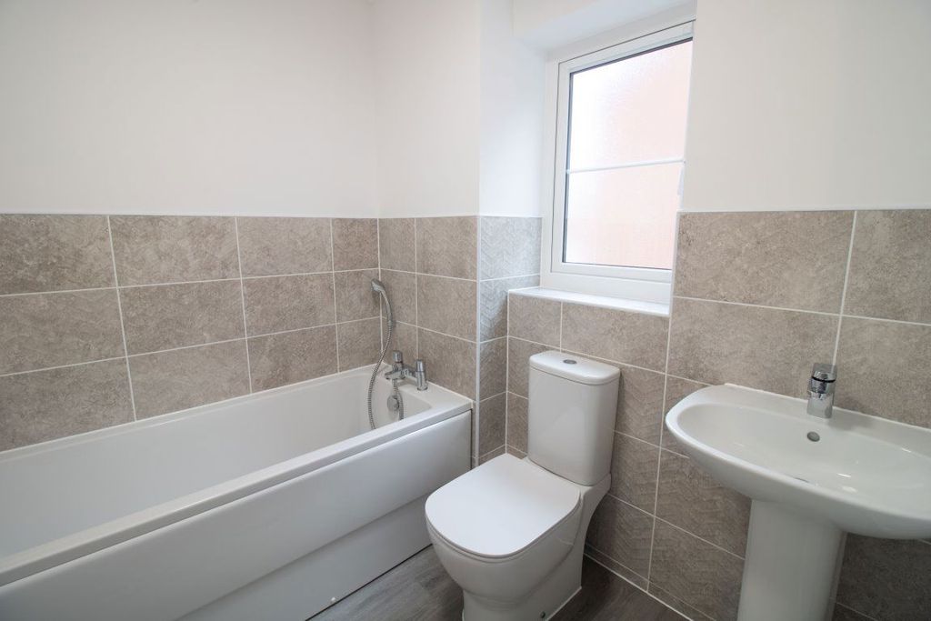 Property photo 3 of 32