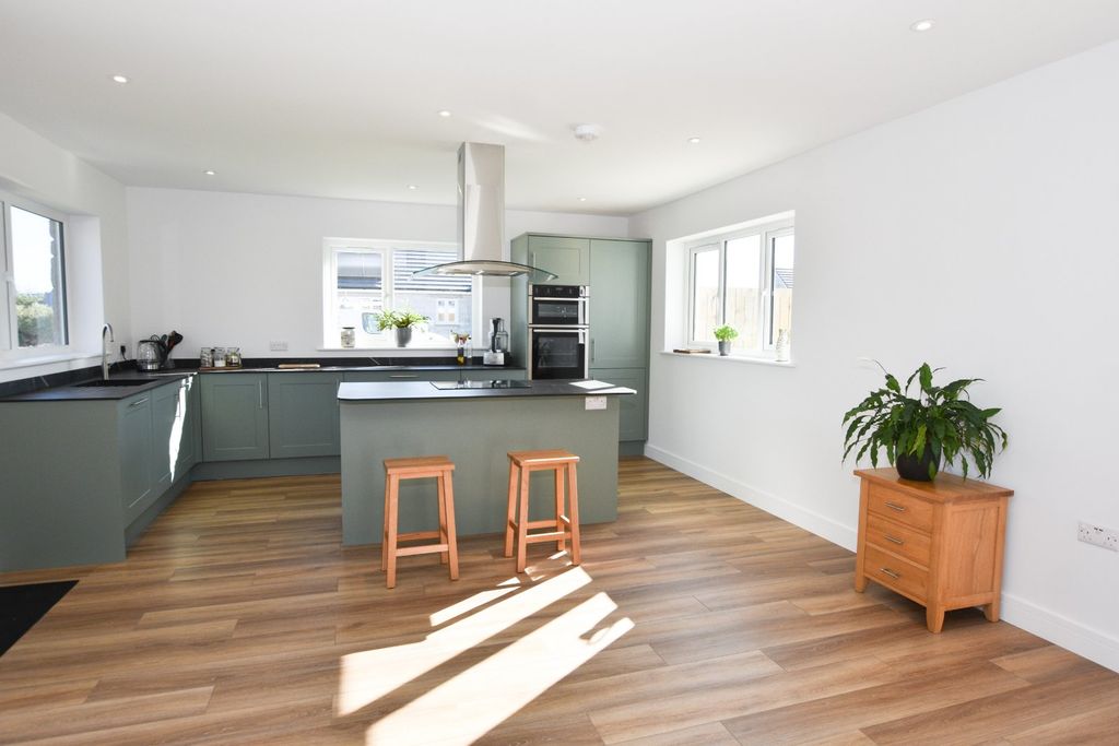 Property photo 2 of 14 Kitchen