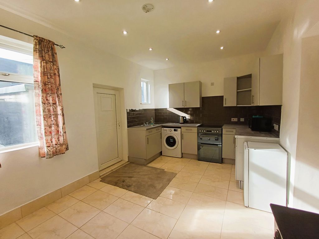 Property photo 3 of 15 Kitchen/Diner