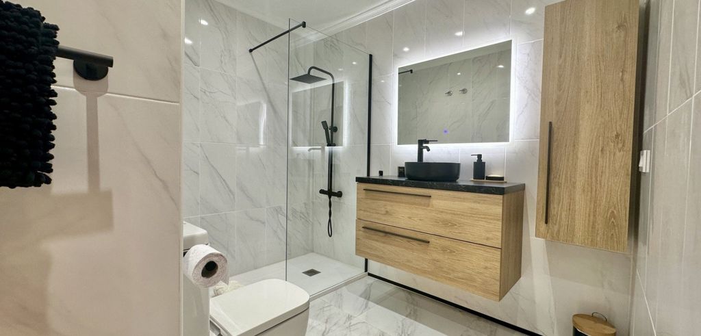 Property photo 2 of 38