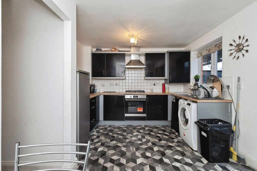 Property photo 3 of 10 Pbox-Img.Jpg