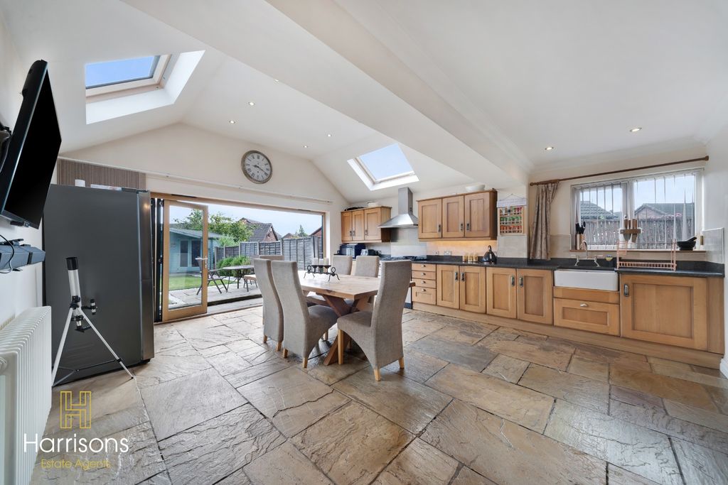 Property photo 2 of 48 5267201