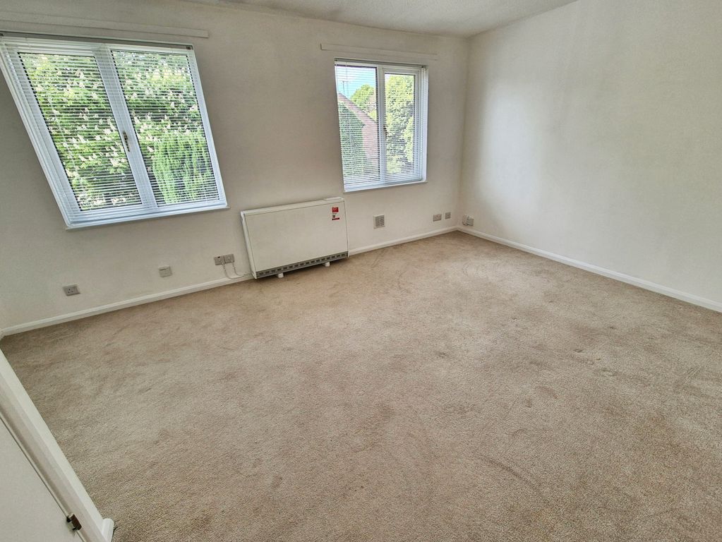 Property photo 2 of 8 Lounge/Dining Room