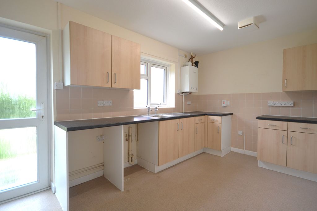 Property photo 3 of 9 Kitchen