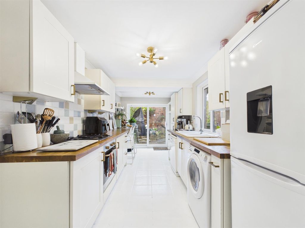 Property photo 2 of 14 Cam02435G0-Pr0200-Still014.Jpg