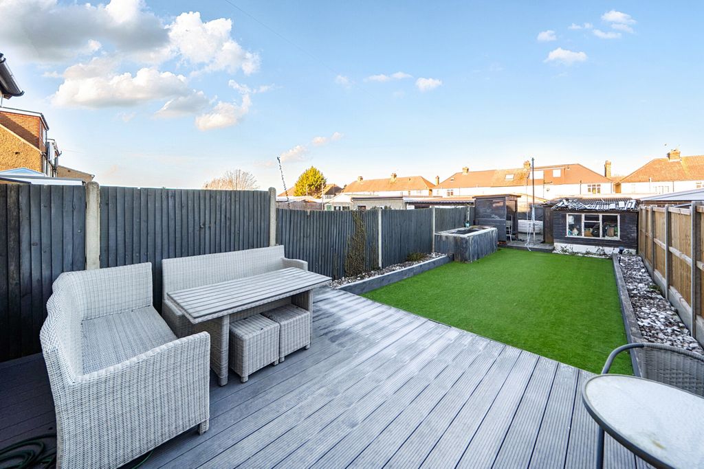 Property photo 3 of 21 1386892-19-695Bbd...