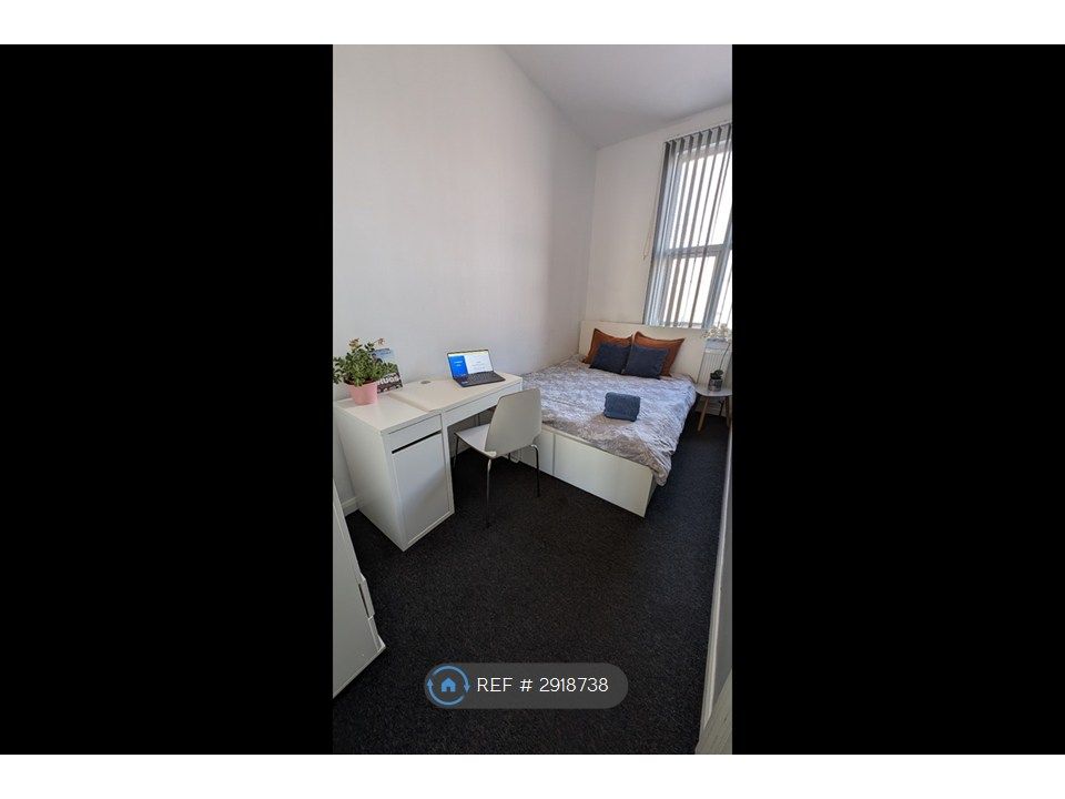 Property photo 1 of 19 Room 6