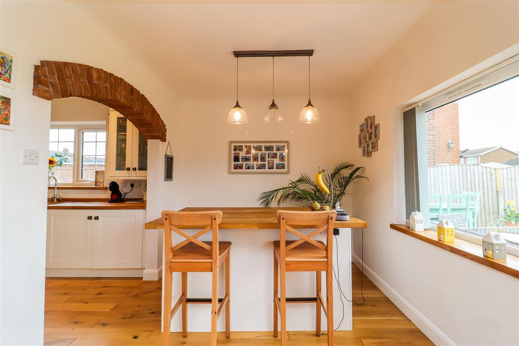 Property photo 3 of 19 Breakfast Room