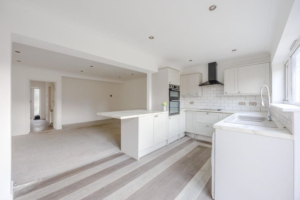 Property photo 2 of 23 Kitchen