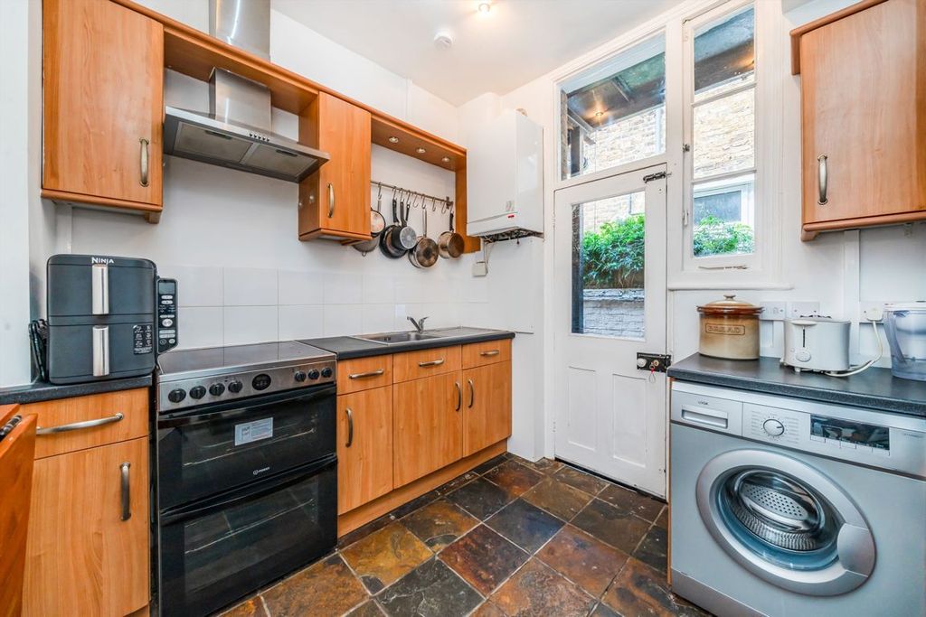 Property photo 2 of 6