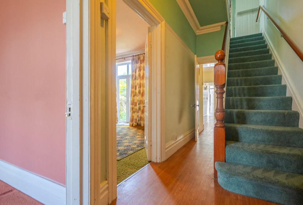 Property photo 3 of 19 Hall