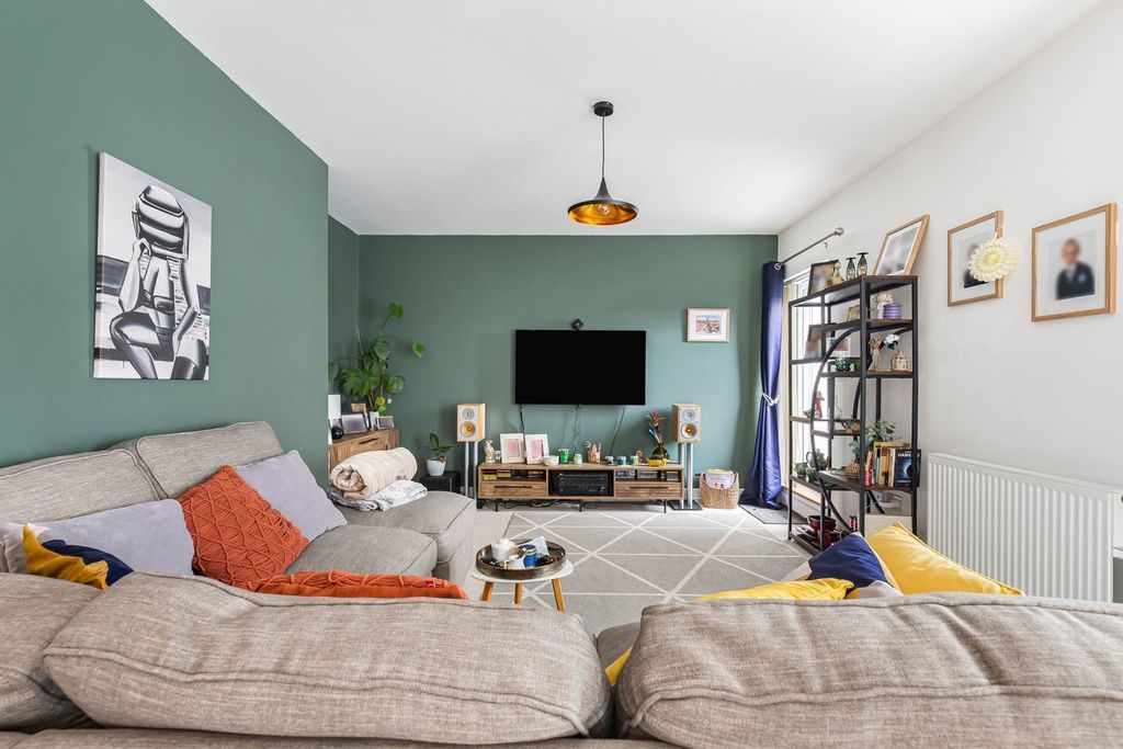 Property photo 2 of 19