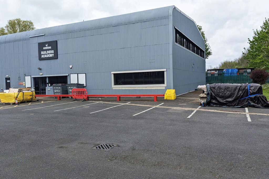 Property photo 1 of 2 Haileyroadmain.Jpg