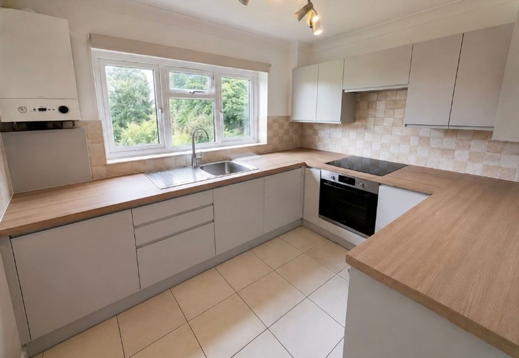 Property photo 3 of 16 Kitchen