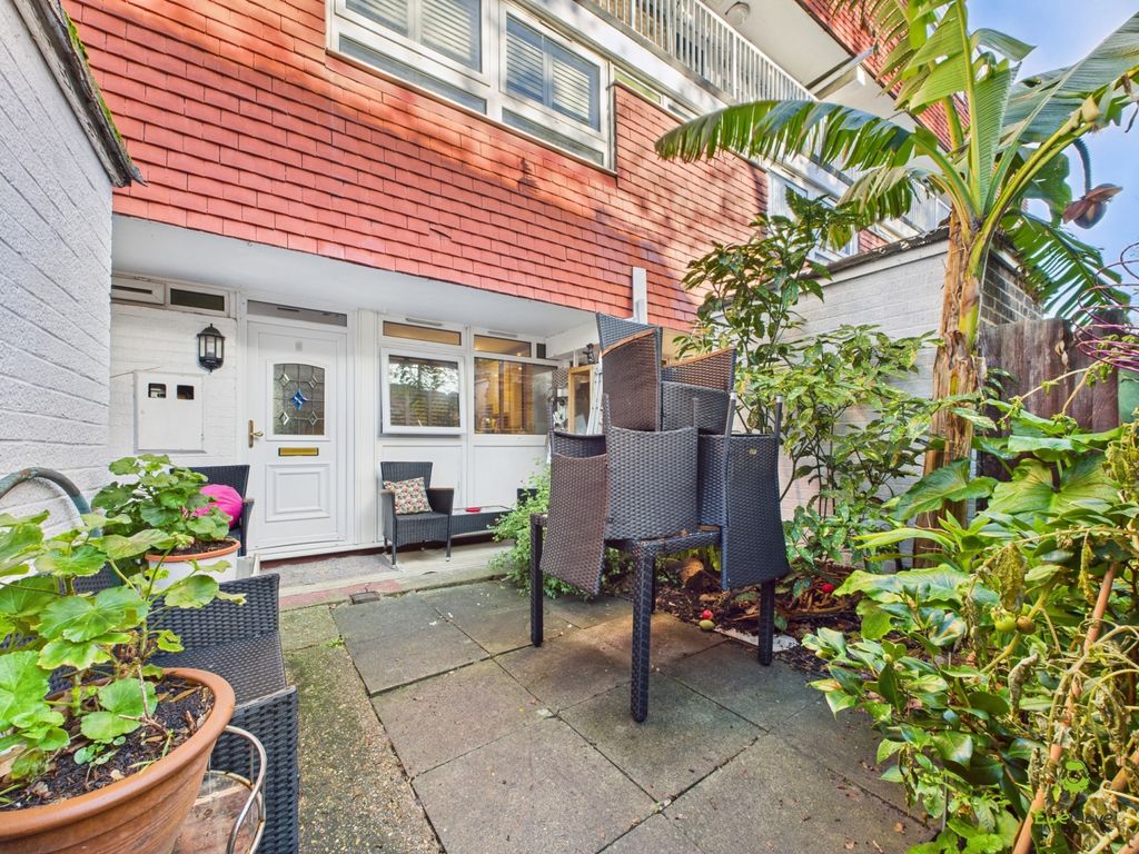 Property photo 1 of 15 Cam03779G0-Pr0318-Still014