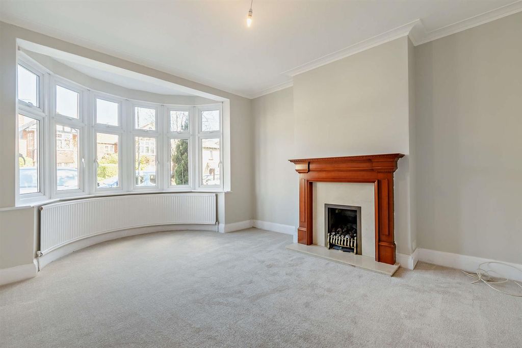 Property photo 2 of 11 8684292-Interior12-800.Jpg