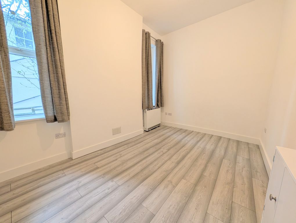 Property photo 3 of 8 Bedoom