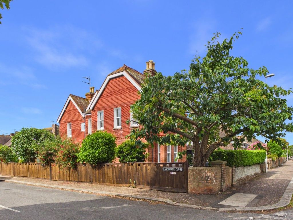 Property photo 1 of 18