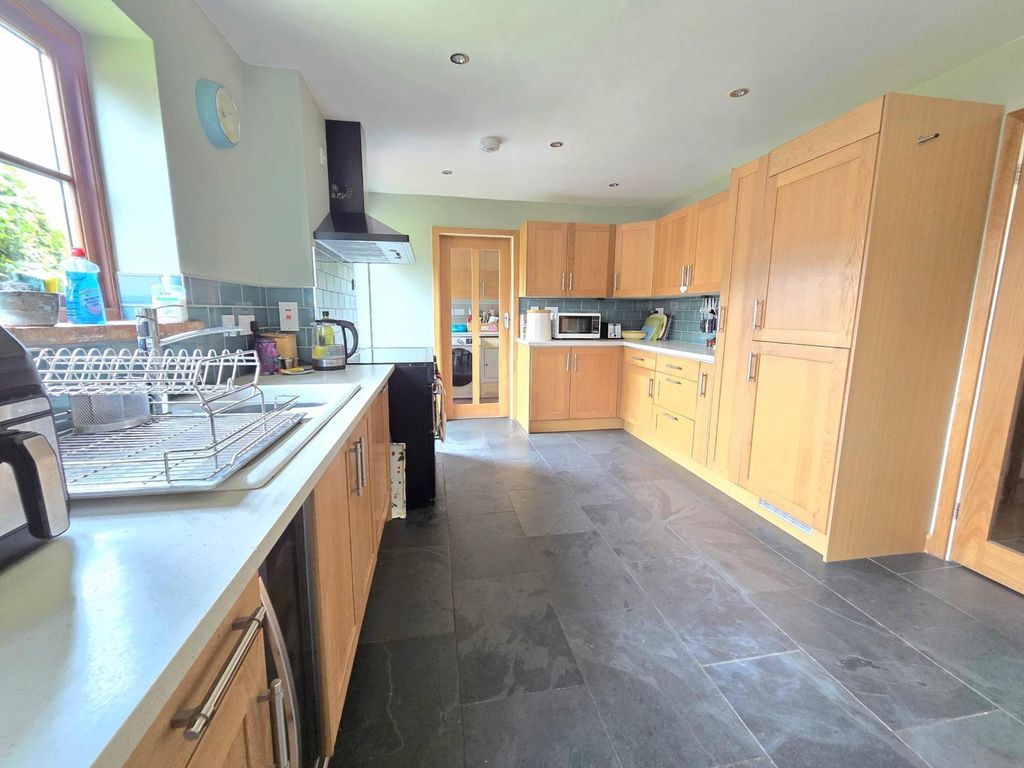 Property photo 3 of 27
