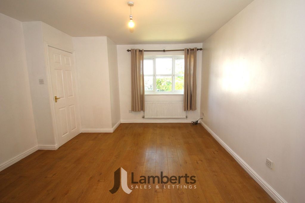 Property photo 3 of 21 Lounge