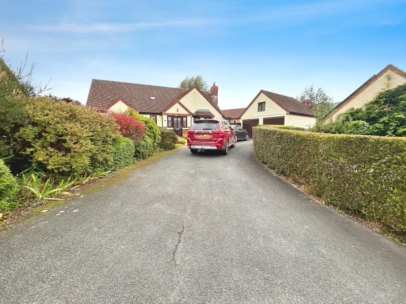 Property photo 2 of 11 Detached Bungalow