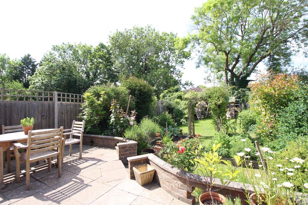 Property photo 3 of 21 Gdn2.Jpg