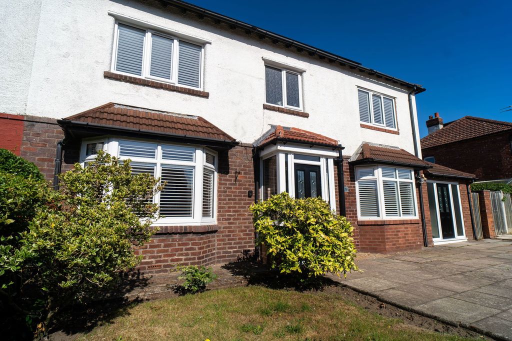 Property photo 2 of 28