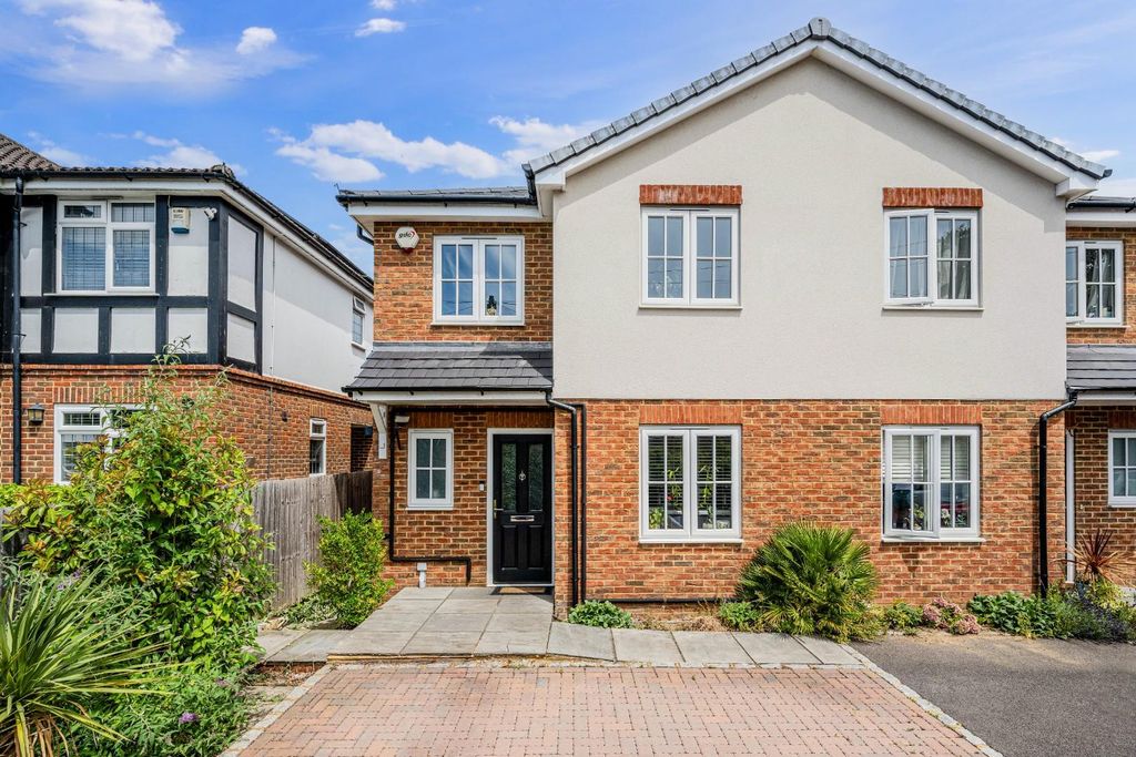 Property photo 1 of 14 Chessington Road -3.Jpg