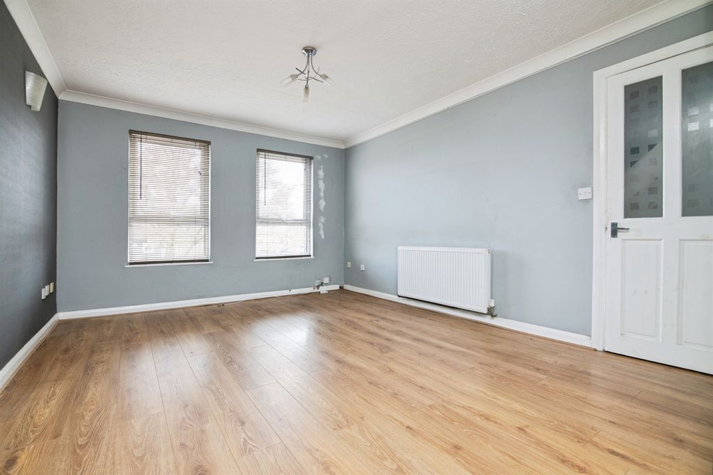 Property photo 2 of 20