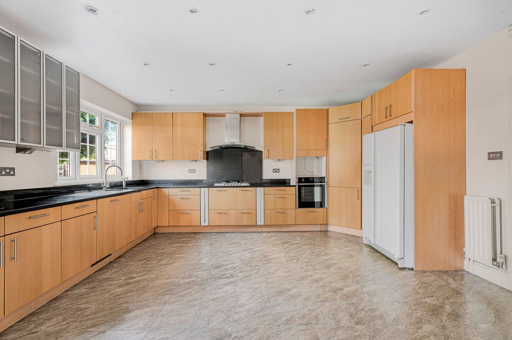 Additional image 7 of 5 bed detached house for saleMymms Drive, Brookmans Park AL9