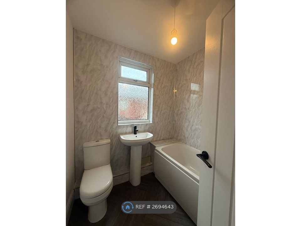 Property photo 1 of 9 Bathroom