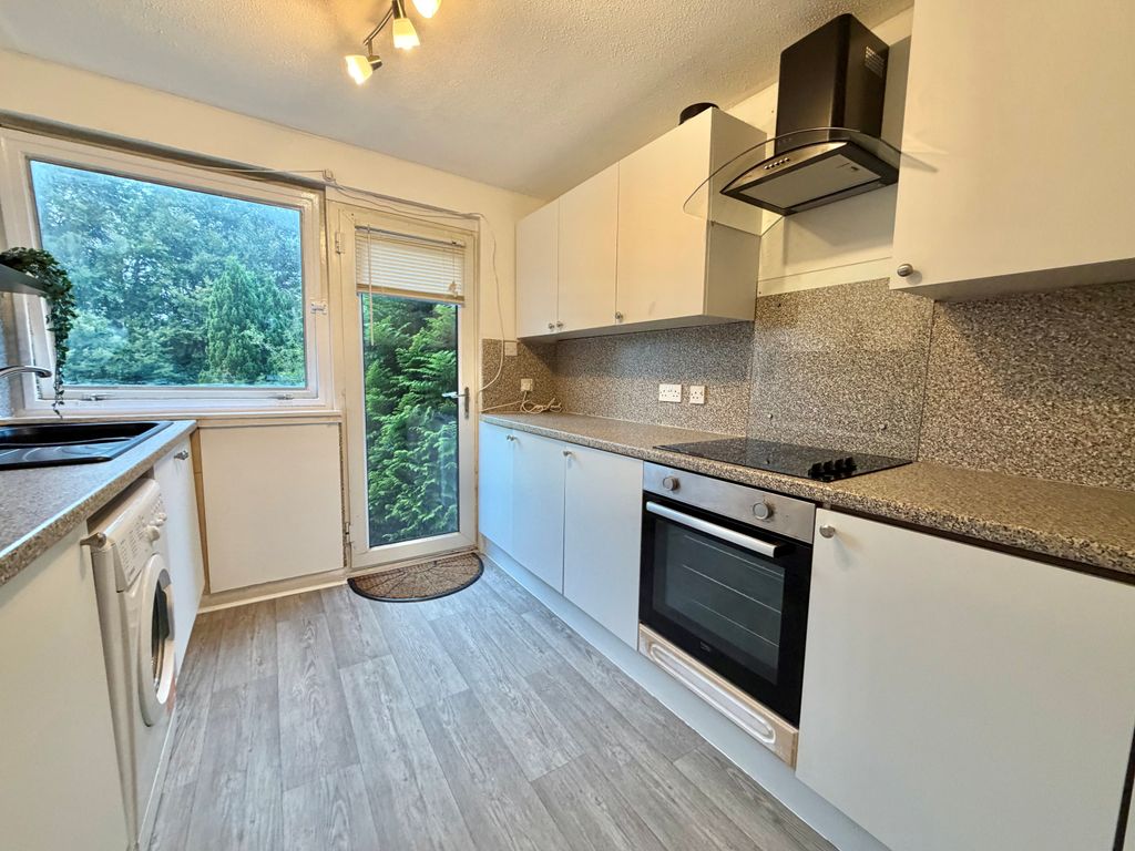 Property photo 3 of 9 Kitchen