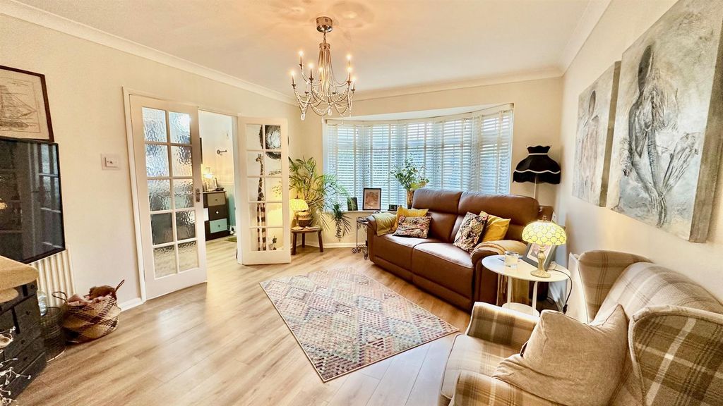 Property photo 3 of 28