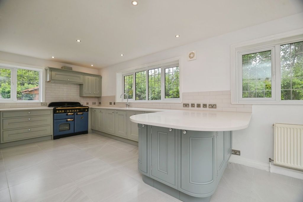 Property photo 3 of 33